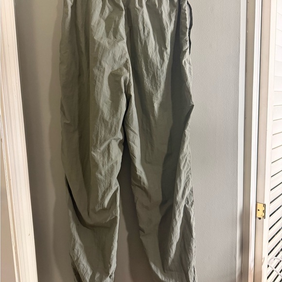 Wilo Gray Sweatpants with Elastic Waistband and Ruched Legs - Picture 5 of 9